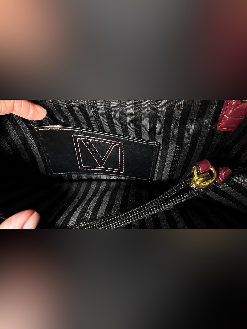 Victoria’s Secret Victoria Burgundy Croc Embossed Gold Chain Bag Purse - Picture 12 of 16